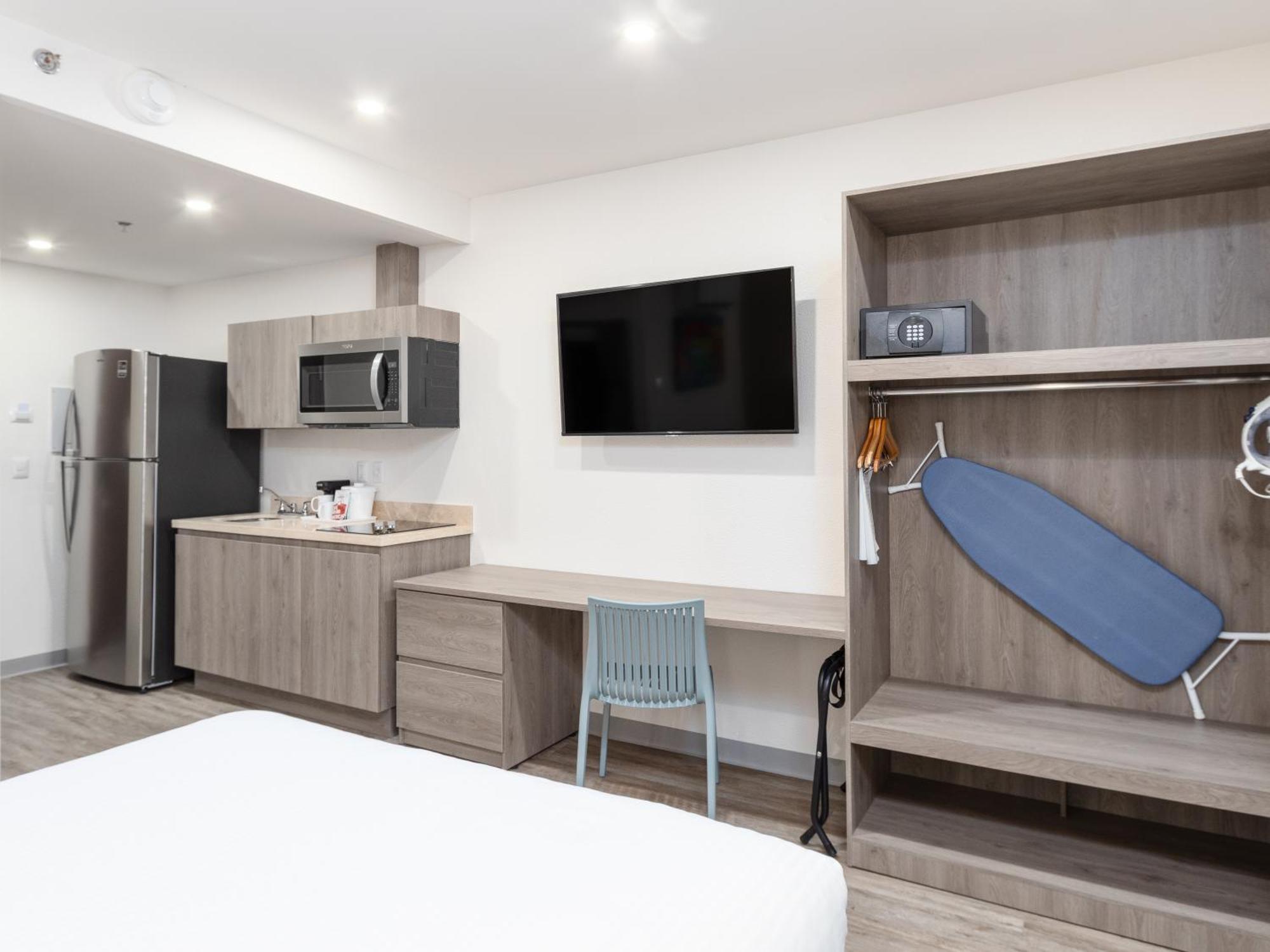 Hotel Mesaluna Short & Long Stay ซิวดัด ฮัวเรซ ภายนอก รูปภาพ